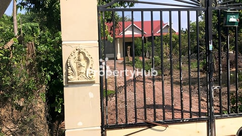 ដីនឹងផ្ទះលំហែរ