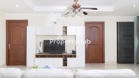 Spacious 2 Bedroom Apartment for Rent in BKK1, Chamkamorn District