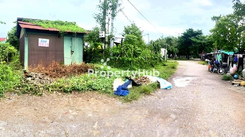 ដីលក់ក្នុងសង្កាត់វត្តគរ ទីតាំងចំងាយពីស្ពានវត្តគរ 800m☎010843466/092843466