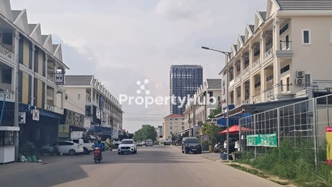 ផ្ទះលក់2ល្វែងជាប់គ្នា លើផ្លូវធំ 1007 (លក់ប្រញាប់លុយ)