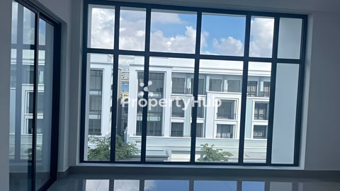 ផ្ទះអាជីវកម្មសម្រាប់លក់ នៅក្នុងបុរីជីបម៉ុងលែនម៉ាក271