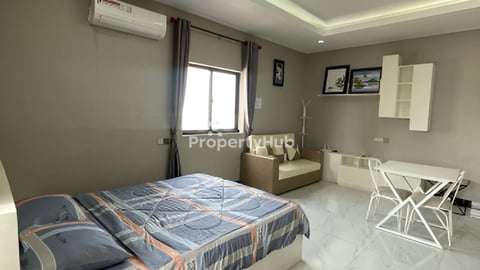 Location- Olympic mall area 300$ 300