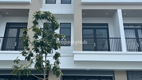 ផ្ទះបុរី​ Uptown សម្រាប់លក់