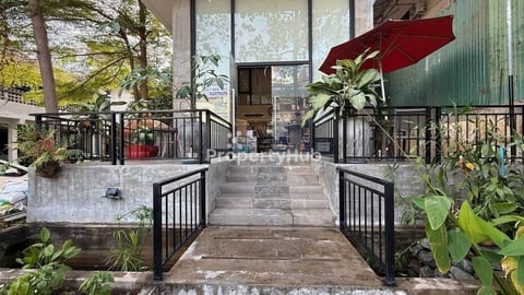 Corner Commercial Space 72 sqm for Rent close to Russian Market