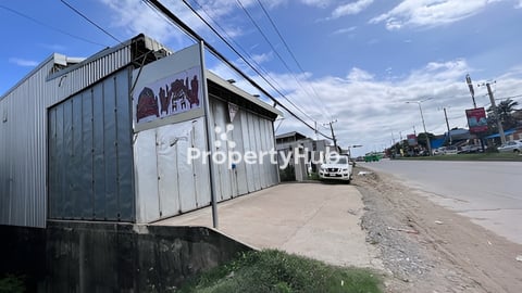 ឃ្លាំលក់ 10.20 x 30 មាន3ជាន់ ប្លង់រឹង 307m លើផ្លូវធំកប់ស្រូវ ( ផ្លូវវិមានឈកនះៗ) 