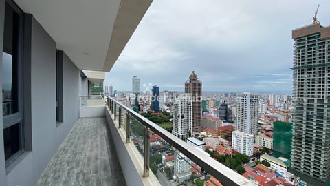 Penthouse Perfection: Last Chance to Rent the Breathtaking Penthouse O (4BR/4BA)