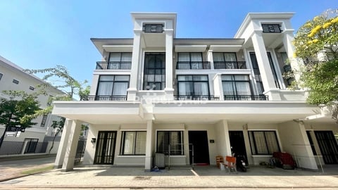 💥វីឡាកូនកាត់ លក់បន្ទាន់ខ្លាំង! បុរីប៉េង ហួត 50M ជិតAeon3 (Code: V-00016