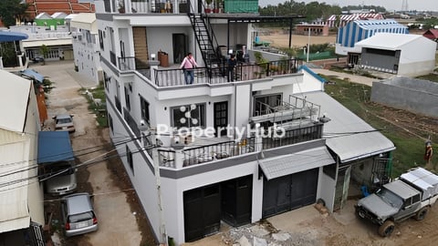 វីឡាកូនកាត់