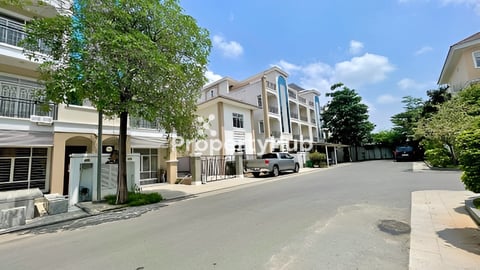 🏘 វីឡាកូនកាត់ (LA) ក្នុងបុរី Moon Town ត្រូវការលក់បន្ទាន់ខ្លាំង