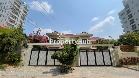 4 Bedrooms Villa for Rent close to Russian Market 