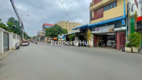 🏘​ ផ្ទះល្វែង នៅជិតស្ពានអាកាសស្ទឹងមានជ័យ ត្រូវការលក់បន្ទាន់ខ្លាំង