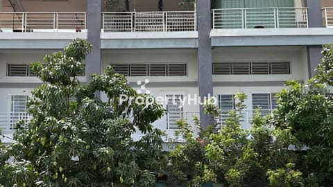 ផ្ទះល្វែងបុរីពិភពថ្មី១ លក់បន្ទាន់ ជិតផ្លូវ ៥០m ផ្លូវធំប្រកបអាជីវកម្មបាន ជួលក៏បាន