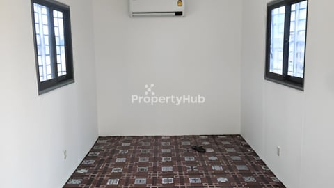 មានលក់កុងតឺន័រគ្រប់ប្រភេទ