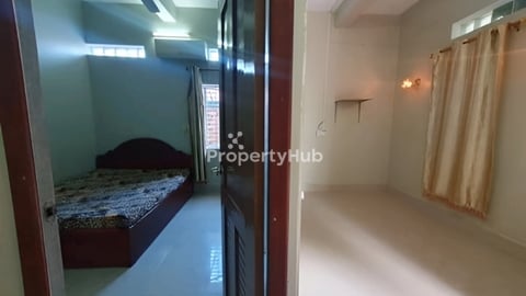 បន្ទប់ជាន់ក្រោម ចុះសល់ 100 $/ ជូលជាថ្ងៃ 10$/យប់ បន្ទប់ម៉ាស៊ីនត្រជាក់មានបន្ទប់គេង