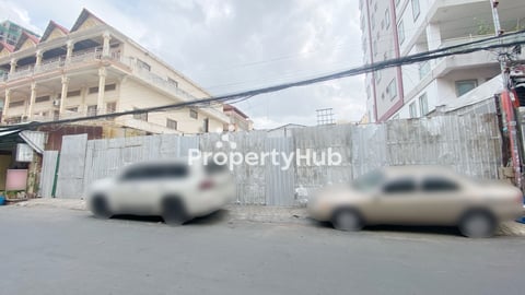 Land for sale in a prime location within Tuek La'ak 2 Commune
