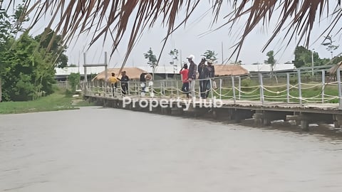 ដីជាប់ទឹកមានទេសភាពស្អាត