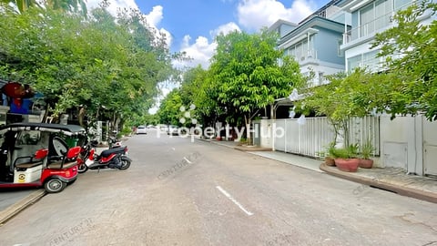 🏘 វីឡាភ្លោះ (Twin) ក្នុងបុរី ប៉េងហួតស្ទឹងមានជ័យ ត្រូវការលក់បន្ទាន់ខ្លាំង ​