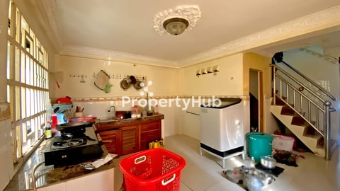 🏘 ផ្ទះល្វែង (កែង) នៅជិតផ្សារក្រមួន (ចាក់អង្រែក្រោម)  ត្រូវការលក់បន្ទាន់ខ្លាំង