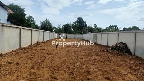 ដីលក់ មានរបងកំពស់៣ម​ នៅជិតវិទ្យាល័យ​បរិវ៉ាស់​ឡៃឡុង