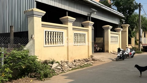 ដីលក់ព្រែកលួង 14m x 30m