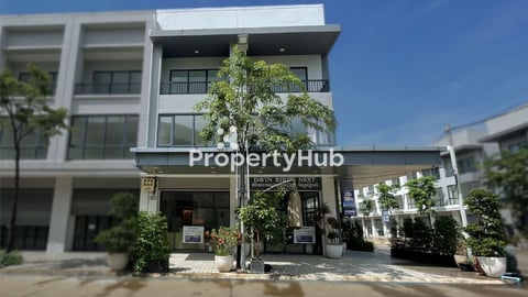 Corner Link House for Rent in Borey Chip Mong 50m