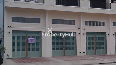 ផ្ទះល្វែងសង់ថ្មីនៅក្នុងបុរី ចុះបានតិចតួច