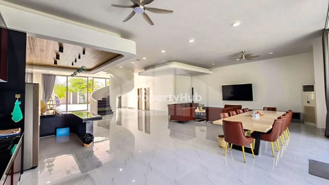 Relax Villa Brand New For Sale the back is on the Bassac River