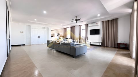 🍀BKK1 | Penthouse 3-Bedroom Apartment For Rent