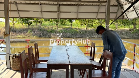 ដីលក់ក្រោមទីផ្សារលក់ប្រញាប់លុយ