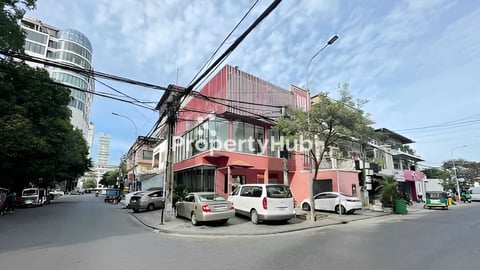 ផ្ទះកែងសម្រាប់លក់ នៅសង្កាត់ចតុមុខ