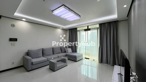 🏢 3 Bedroom Condo for Sale – De Castle