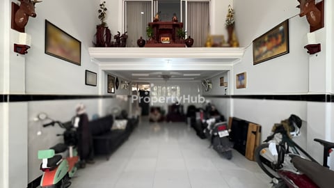 🏘 ផ្ទះល្វែង នៅក្រោយបុរីប៉េងហួត60ម ចាក់អង្រែក្រោម ត្រូវការលក់បន្ទាន់ខ្លាំង