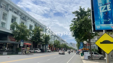 Luxury Shophouse for Rent in the Esteemed Chip Mong 271