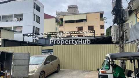 Spacious Commercial Shop for Rent on Street 446