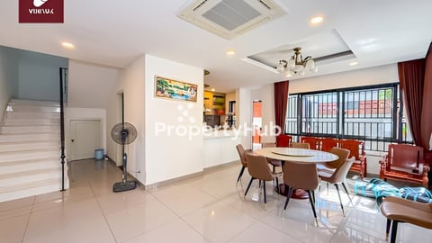 វីឡាឃ្វីនA សម្រាប់លក់ ទីតាំង នៅបុរីជីបម៉ុង598 សង្កាត់ច្រាំងចំរេះ១ ខណ្ឌឫស្សីកែវ រ