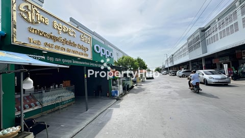 ផ្ទះមុខផ្សារលក់ខាត30000$