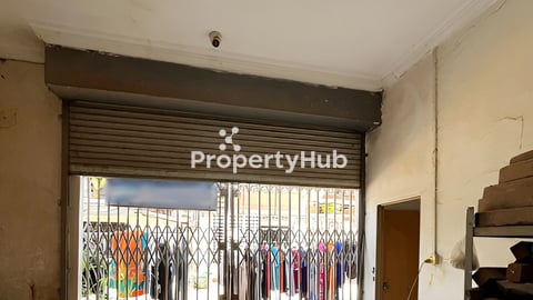 ឃ្លាំងសម្រាប់ជួលនៅជ្រោយចង្វារលើផ្លូវធំ