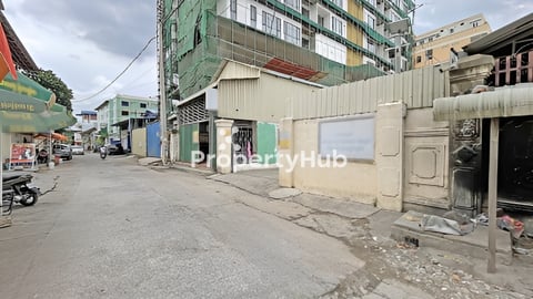 🏘 ឃ្លាំង និង ដី នៅជិតវត្តសន្សំកុសល ត្រូវការលក់បន្ទាន់ខ្លាំង