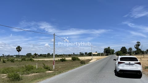 ដីលក់​ជិតវត្តឈូកក្រពុំ​ ត្រពាំងថ្លាន់ ទួលព្រេជ​ អង្គស្នួល