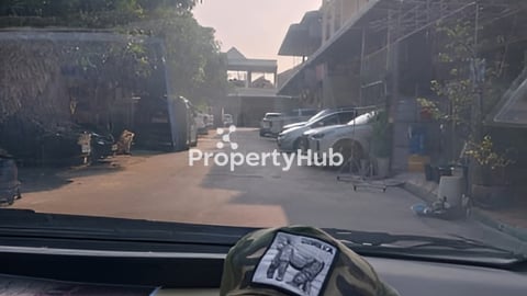 លក់ក្រោមទីផ្សារ