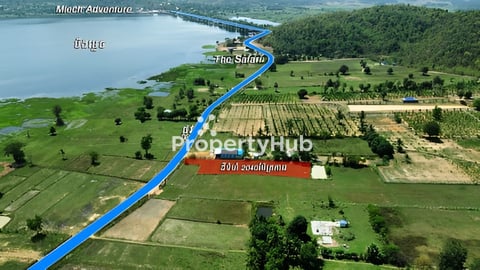 ដីក្បែរបឹងម្លេចទេសភាពស្រស់ស្អាតតម្លៃហុងស៊ុយខាងកេីតមុខបឹង​ ខាងលិចមានភ្នំ