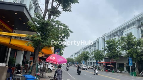 Modern Shophouse for Rent in the Prestigious Chip Mong 271