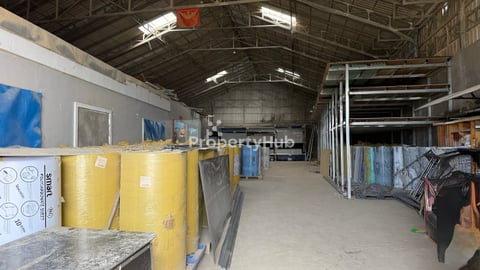 ឃ្លាំងលក់នៅជិតបុរីវ៉ារីណាក្រាំងធ្នង់