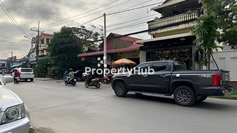 ឃ្លាំងអាជីវកម្មលក់បន្ទាន់ភ្នំពេញ