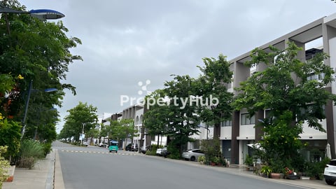 ផ្ទះអាជីវកម្មសំរាប់លក់បន្ទាន់ (Shop House for Sale)