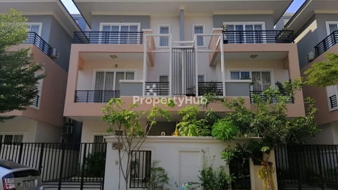 វិឡាភ្លោះសំរាប់លក់បន្ទាន់ ក្នុងបុរីភ្នំពេញថ្មី ជាប់ក្រសួងកិច្ចការនារី