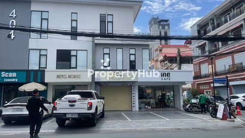 Prime Shop Space for Rent on Street 163