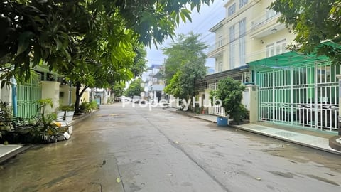 🏘 វីឡាភ្លោះ (Twin) ក្នុងបុរី លឹមឈាងហាក់ចំការដូង ត្រូវការលក់បន្ទាន់ខ្លាំង