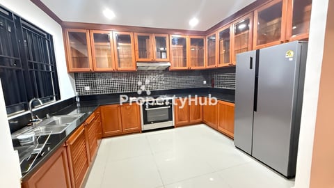 Queen Villa For Rent in Borey Chip Mong Landmark 271