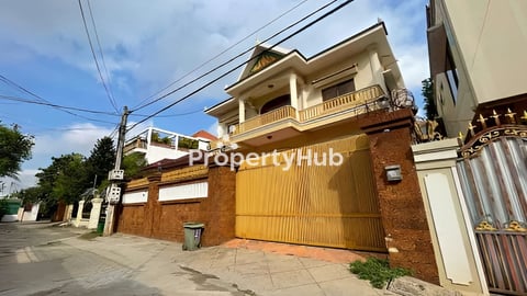 វីឡាសម្រាប់ជួល នៅទន្លេបាសាក់